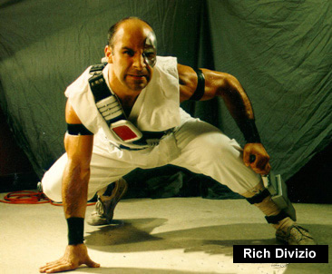 Richard Divizio como Kano